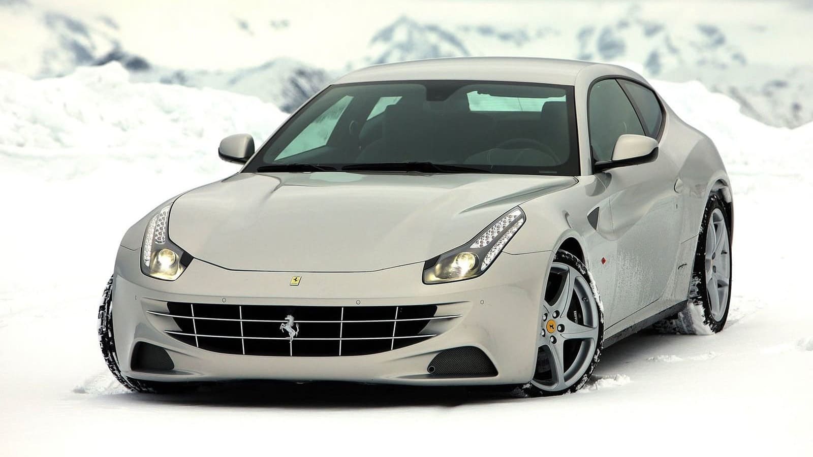 Установка автозвука в Ferrari FF цены в Москве